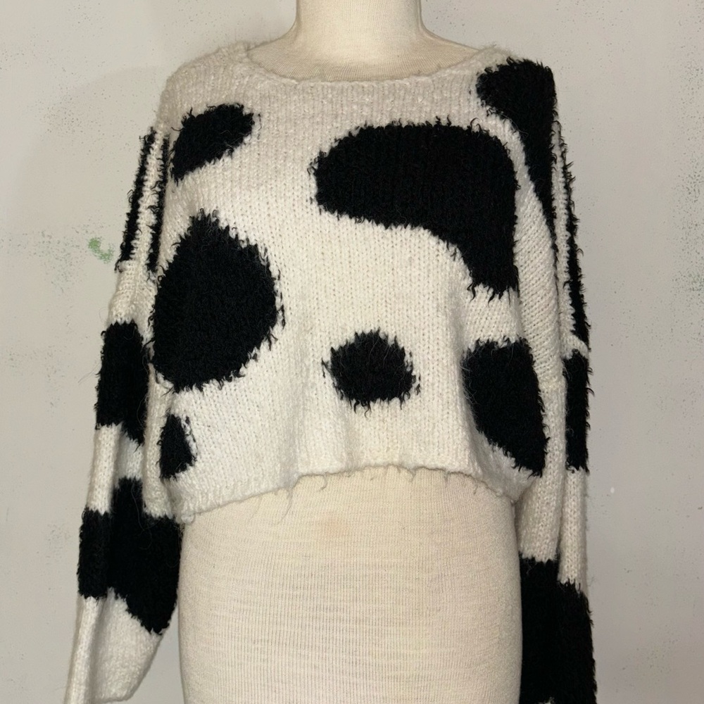 Cropped black and white sweater